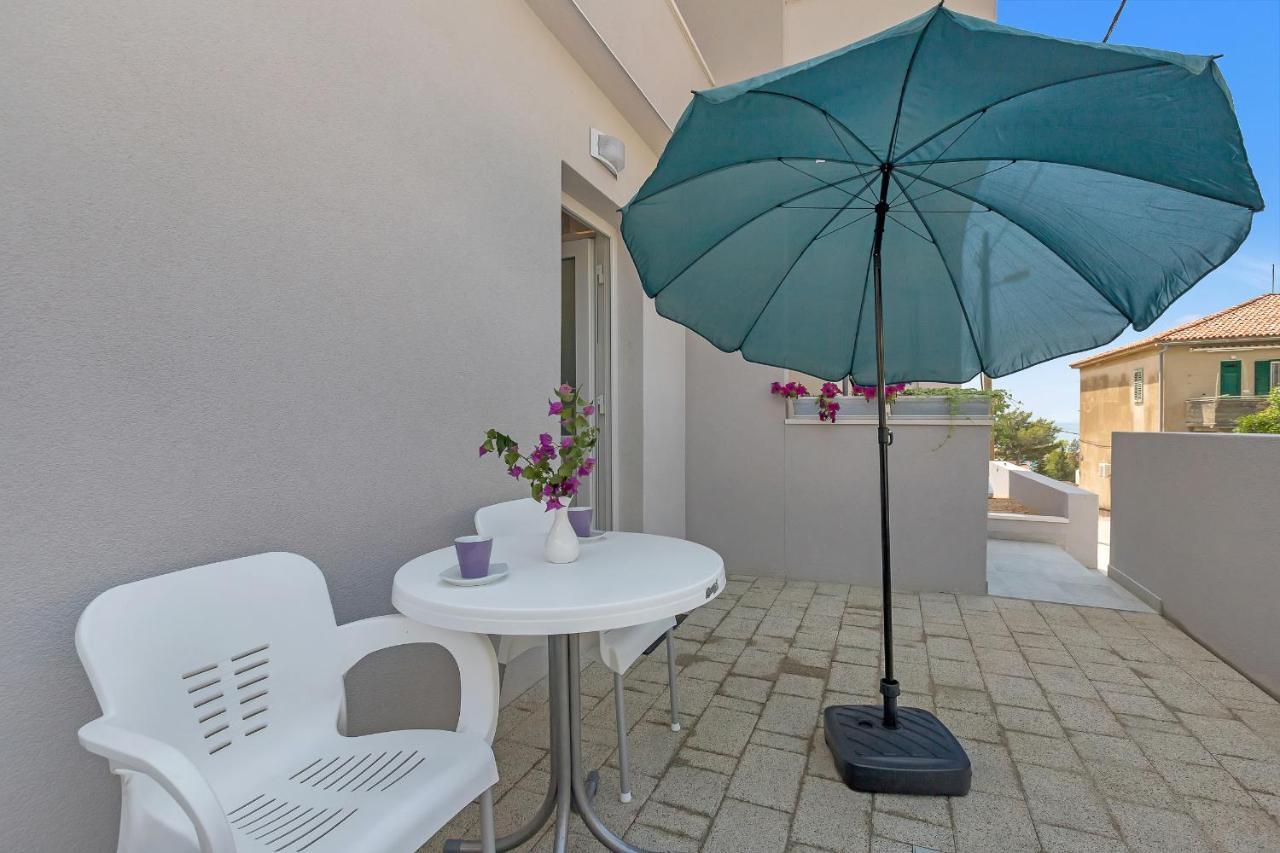 Guesthouse Lara Makarska Exterior foto