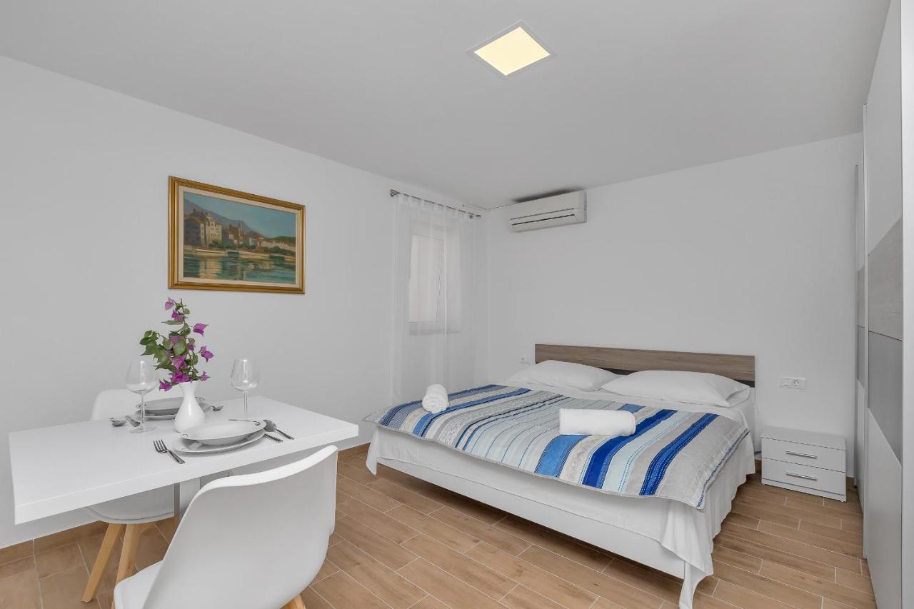 Guesthouse Lara Makarska Exterior foto